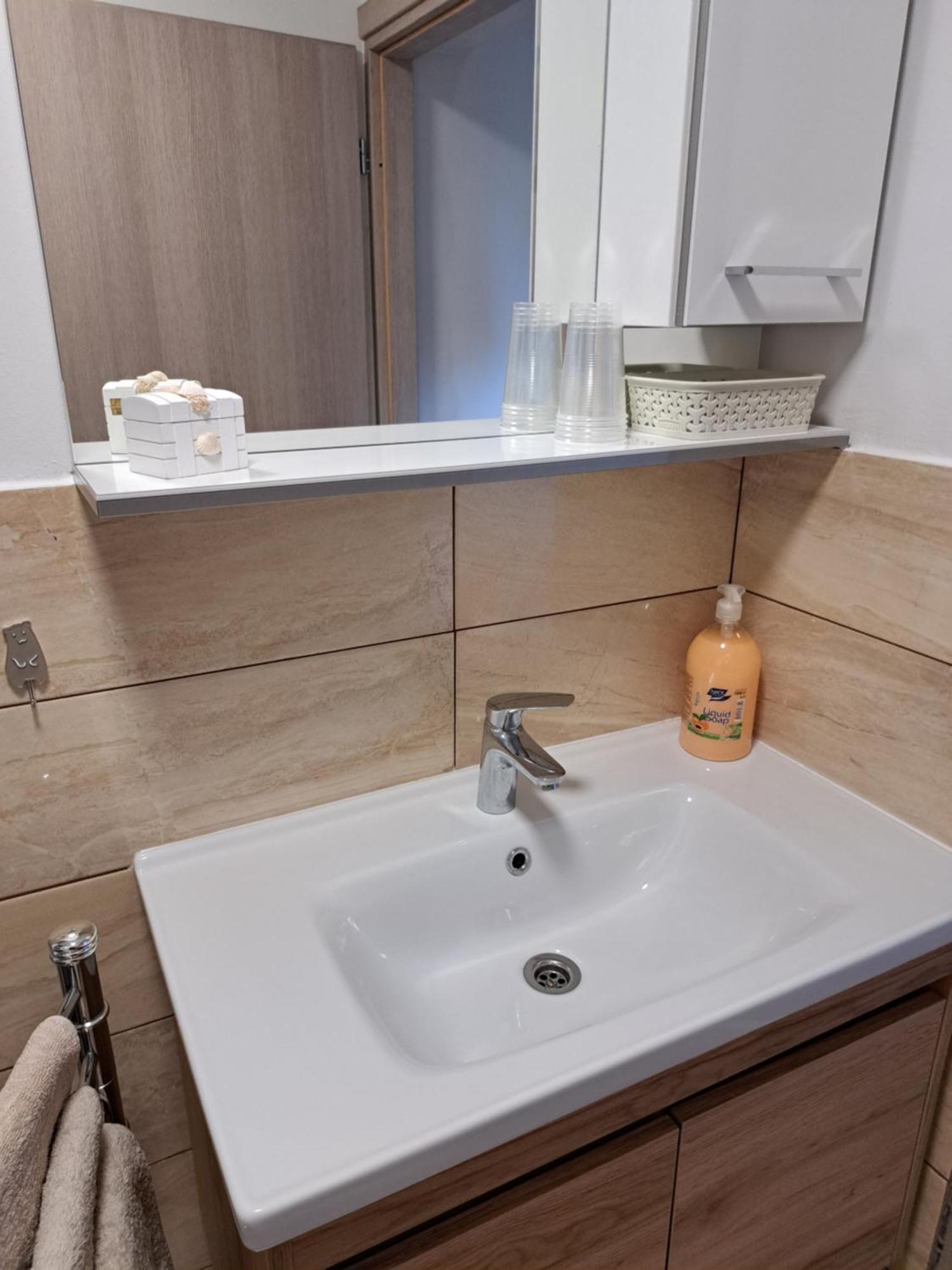 Apartman Teo Дуга Реса Екстериор снимка